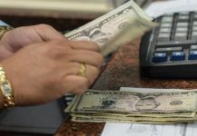 Venezuela reporta la caída del 47% de las remesas: Por cada dólar que ingresa al país, dos salen hacia Colombia