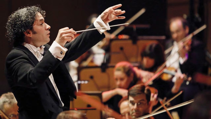 Gustavo Dudamel dirigirá concierto en la reapertura de Notre Dame