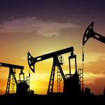 El petróleo y el gas se disparan y las bolsas caen tras ataques a Irán