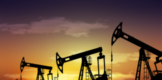 El petróleo, tras una apertura levemente alcista, sube más del 2% y se ubica en más de 98 dólares