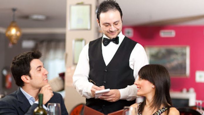 http://cocinarte.co/lo-que-si-y-lo-que-no-se-debe-hacer-a-la-hora-de-llamar-a-un-camarero/