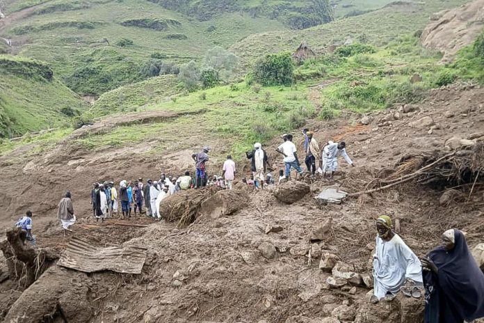 Un deslizamiento de tierra en Sudán arrasa con una aldea y deja al menos mil muertos