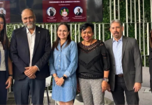 Economistas debaten retos educativos y tecnológicos