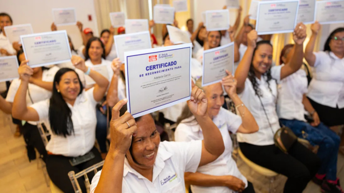 Red de Empoderamiento Femenino de Coca-Cola FEMSA cetifica a 259 emprendedoras Red de Empoderamiento Femenino