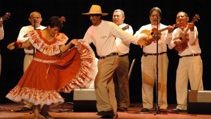 Joropo-venezolano-busca-ser-Patrimonio-Cultural-Inmaterial-de-la-Humanidad-el-8-de-diciembre-elorientaldemonagas.com-15-de-noviembre-del-2025-696x392