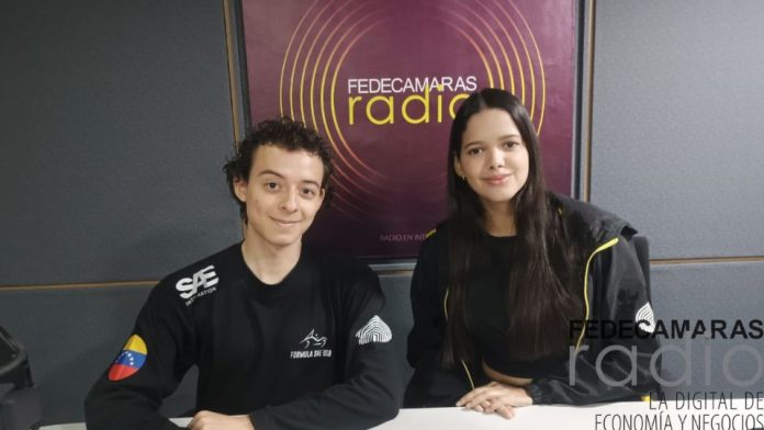 Foto: Deniver Peña/ Roberto Gualtieri, miembro de Relaciones Públicas de la agrupación Fórmula SAE de la Universidad Simón Bolívar (USB), y María José Bolívar, presidenta de Fórmula SAE Foto: Deniver Peña/ Roberto Gualtieri, miembro de Relaciones Públicas de la agrupación Fórmula SAE de la Universidad Simón Bolívar (USB), y María José Bolívar, presidenta de Fórmula SAE