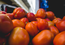 Precio del tomate se disparó 391% en mercados populares de Caracas entre marzo y abril