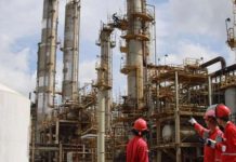 Instan a priorizar la producción petrolera para el mejoramiento de red eléctrica