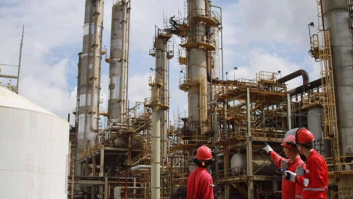 Refineria-El-Palito-habria-comenzado-a-procesar-petroleo-irani-para-producir-gasolina-696x392